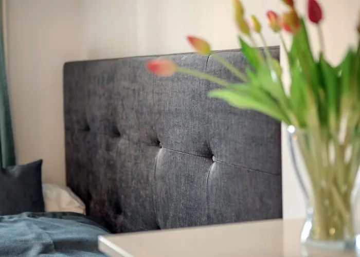 4 Personen Altbau Nahe Kurfuerstendamm - Romeo & Julia *